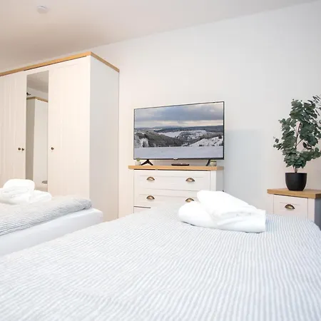 Deluxe For 5 - 2 Bedrooms - Free Private Parking - 5 Min To Slopes - Terrace Apartmán Winterberg