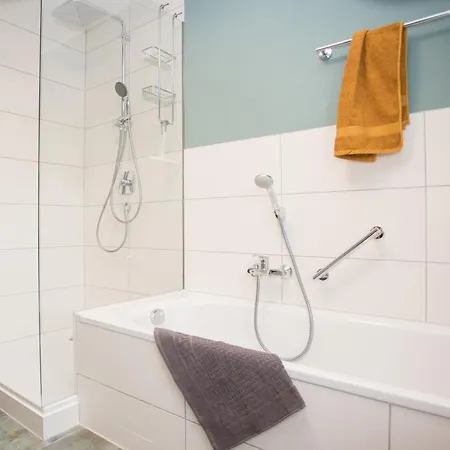 Deluxe For 5 - 2 Bedrooms - Free Private Parking - 5 Min To Slopes - Terrace Apartmán *