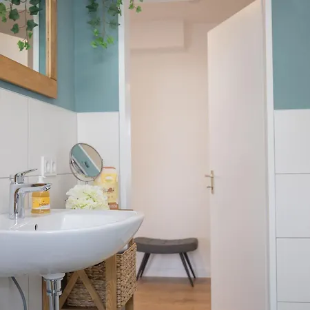 Deluxe For 5 - 2 Bedrooms - Free Private Parking - 5 Min To Slopes - Terrace Appartement