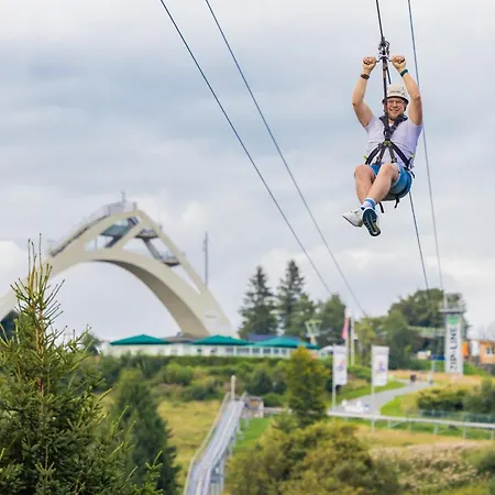 Deluxe For 5 - 2 Bedrooms - Free Private Parking - 5 Min To Slopes - Terrace * Winterberg