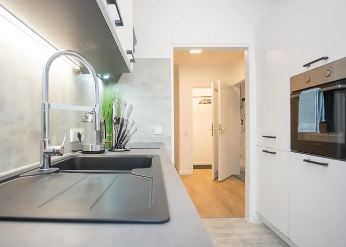 Deluxe For 5 - 2 Bedrooms - Free Private Parking - 5 Min To Slopes - Terrace